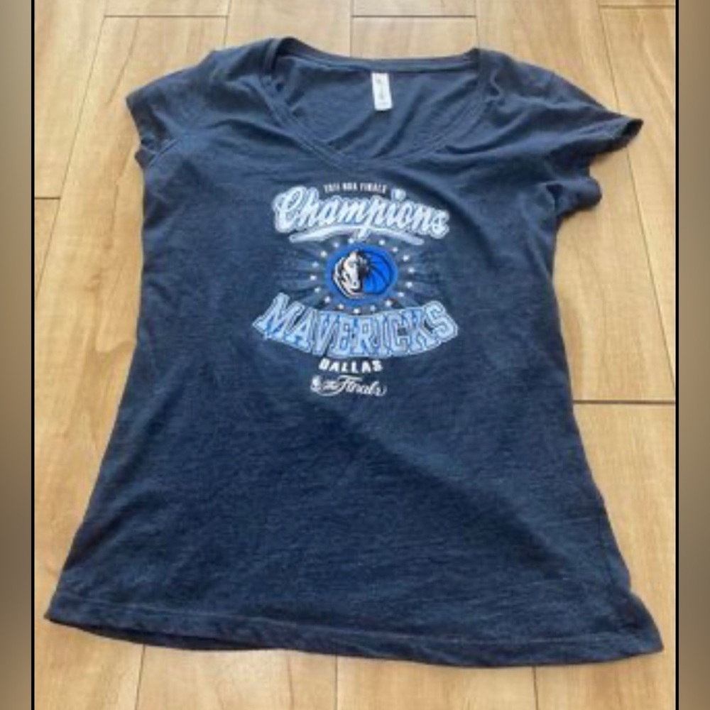 Dallas Mavericks 2011 NBA Champions Women’s XL Shirt